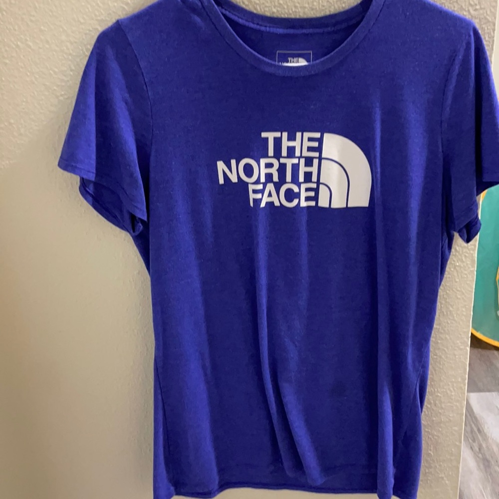 Women’s north face t-shirt